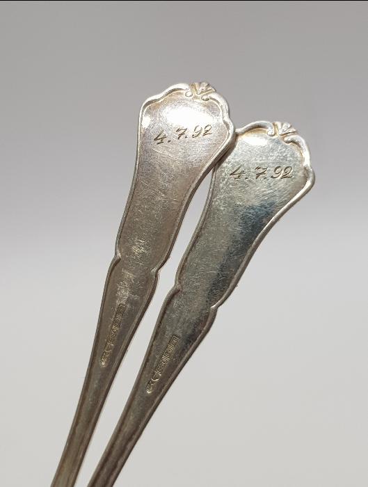 1892 TARİHLİ BİR ÇİFT GÜMÜŞ ÇAY KAŞIĞI