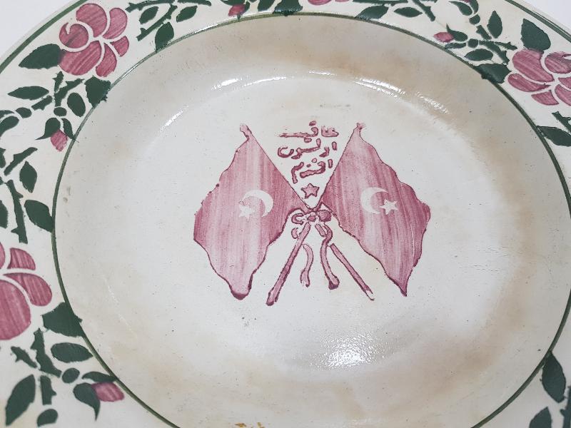 OSMANLI DÖNEMİ MEŞRUTİYET BAYRAKLI AFİYET OLSUN EFENDİM YAZILI PORSELEN TABAK