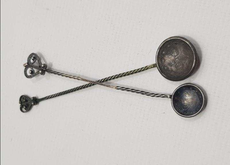 TELKARİ İŞÇİLİKLİ GÜMÜŞ BİR ÇİFT ÇAY KAŞIĞI