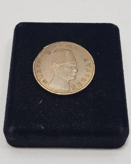 8,30 GRAM AĞIRLIKTA 1999 TARİHLİ NADİR EROR 100.000 LİRA