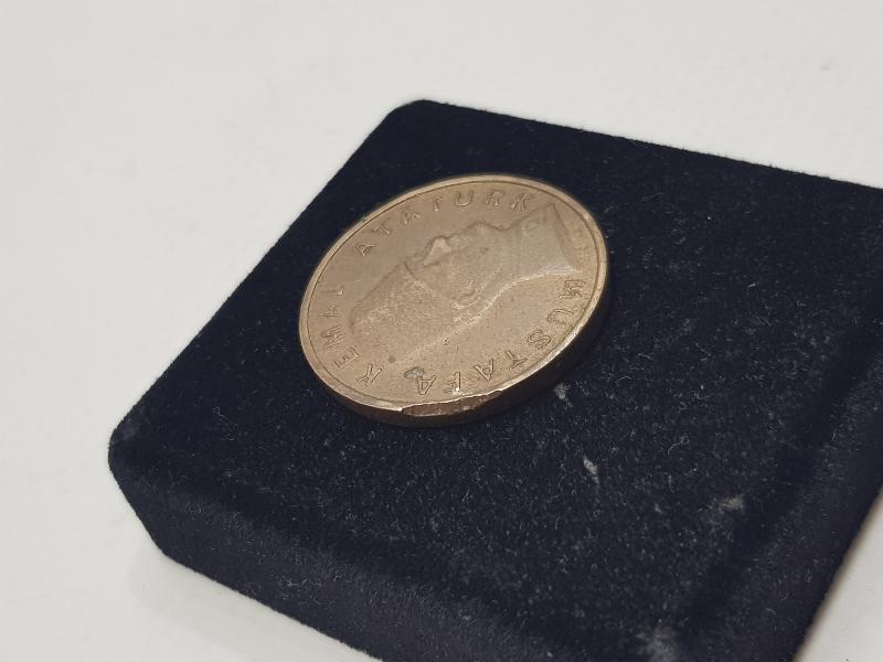 8,30 GRAM AĞIRLIKTA 1999 TARİHLİ NADİR EROR 100.000 LİRA