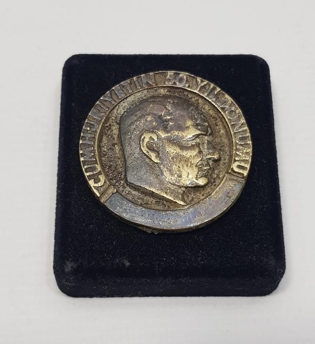 1973 CUMHURİYETİN 50. YILI TEMALI ATATÜRK MADALYON