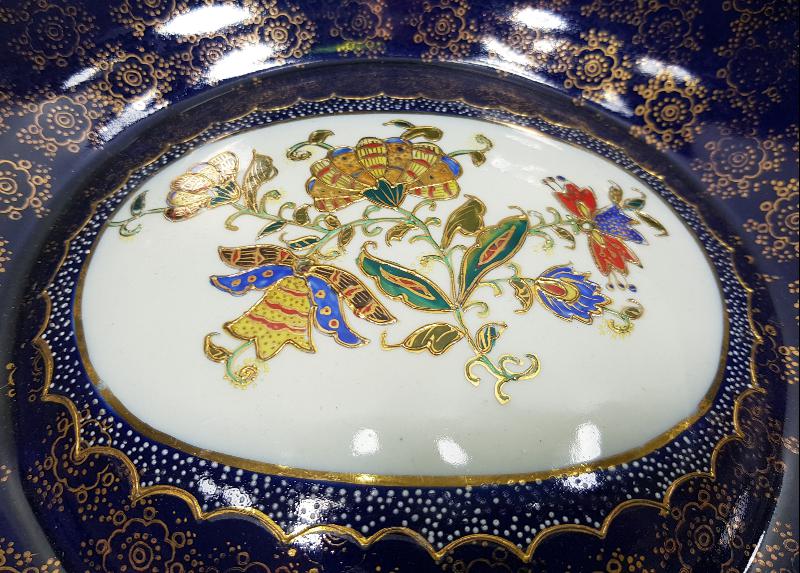 ANTİKA ALTIN YALDIZLI VE MİNELİ PORSELEN BANYO SETİ 