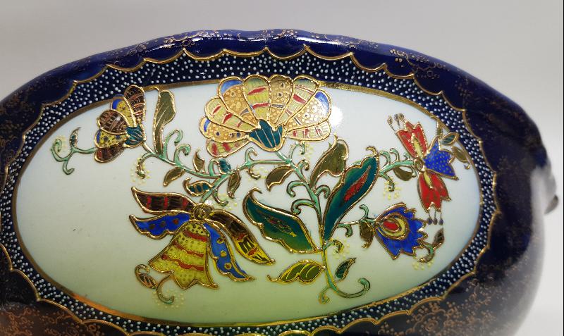 ANTİKA ALTIN YALDIZLI VE MİNELİ PORSELEN BANYO SETİ 