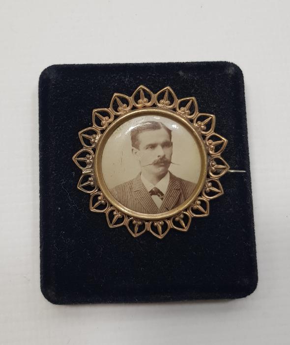 ART NOUVEAU ALTIN KAPLAMA RESİMLİK BROŞ