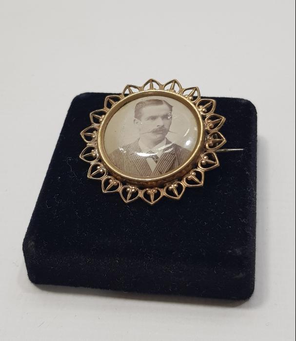 ART NOUVEAU ALTIN KAPLAMA RESİMLİK BROŞ