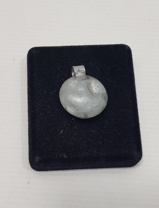 İÇİNDE ZEMZEM SUYU BULUNAN MATARA FORMLU KOLYE UCU