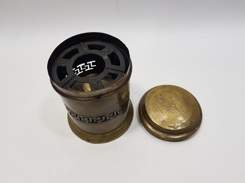 OSMANLICA YAZILI VE MEŞRUTİYET BAYRAKLI ÇOK NADİR KAMİNETO