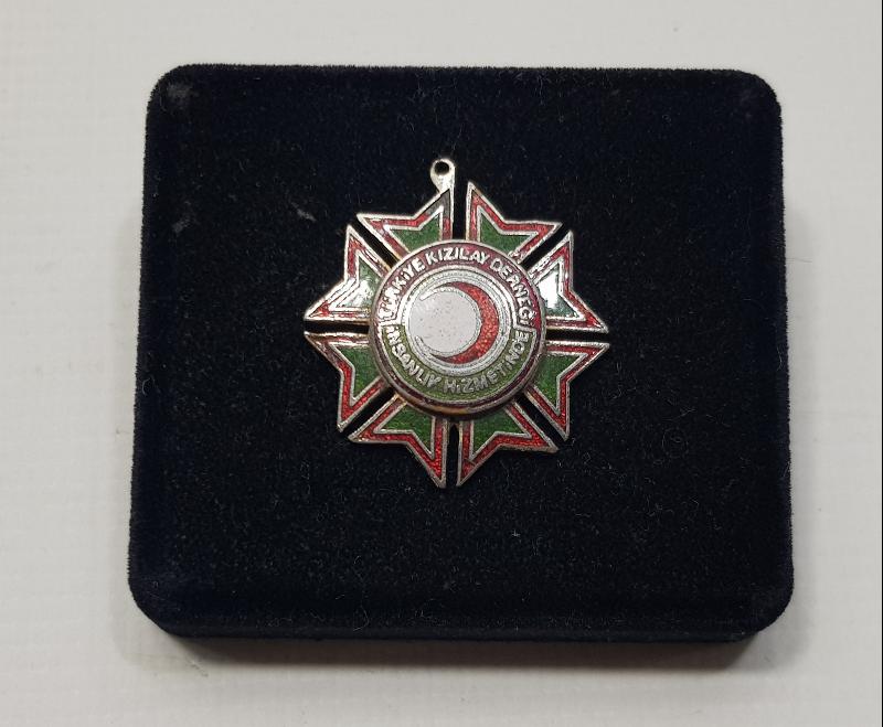 TÜRKİYE KIZILAY DERNEĞİ İNSANLIK HİZMETİNDE MİNELİ ROZET