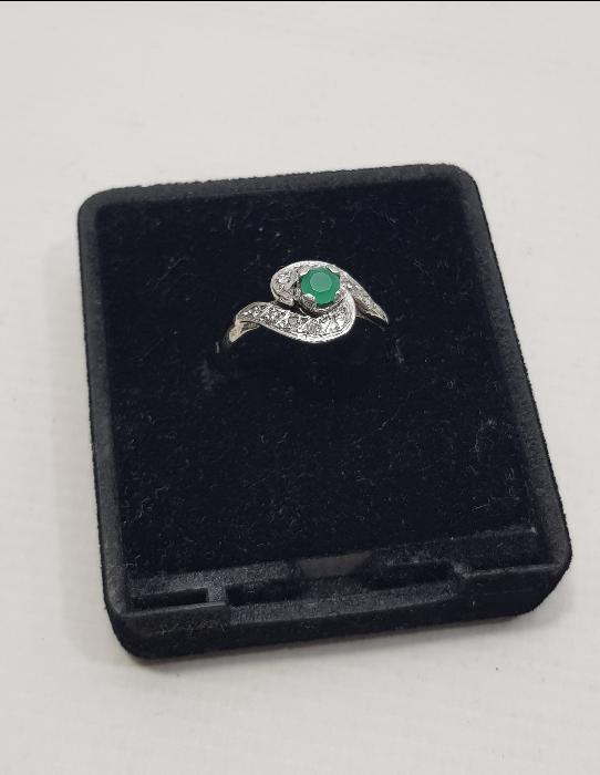 ZÜMRÜT TAŞLI PIRLANTA YÜZÜK