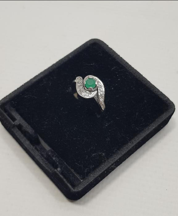 ZÜMRÜT TAŞLI PIRLANTA YÜZÜK