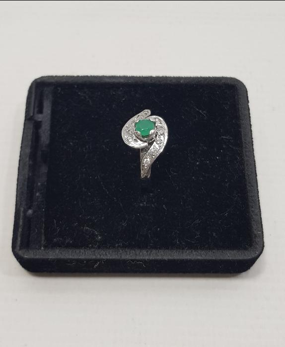 ZÜMRÜT TAŞLI PIRLANTA YÜZÜK