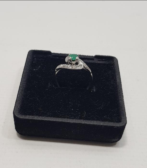 ZÜMRÜT TAŞLI PIRLANTA YÜZÜK