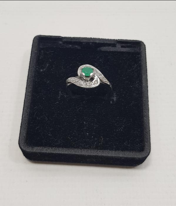 ZÜMRÜT TAŞLI PIRLANTA YÜZÜK