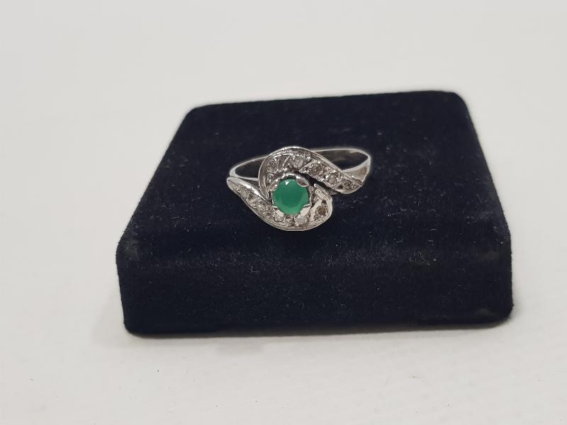 ZÜMRÜT TAŞLI PIRLANTA YÜZÜK