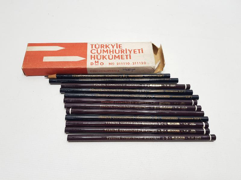 DMO KUTUSUNDA BİR DÜZİNE KALEM