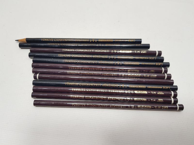 DMO KUTUSUNDA BİR DÜZİNE KALEM