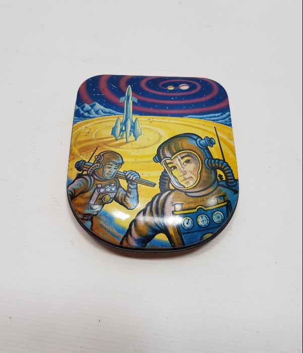 ASTRONOT VE UZAY TEMALI ANTİKA ÇOCUK KUTUSU