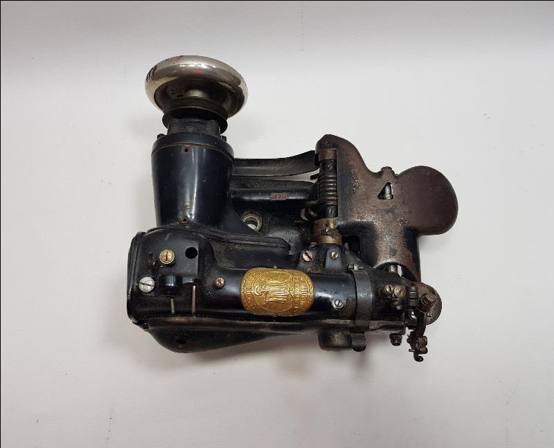 OSMANLI DÖNEMİ ÇOK FARKLI FORMDA DİKİŞ MAKİNESİ