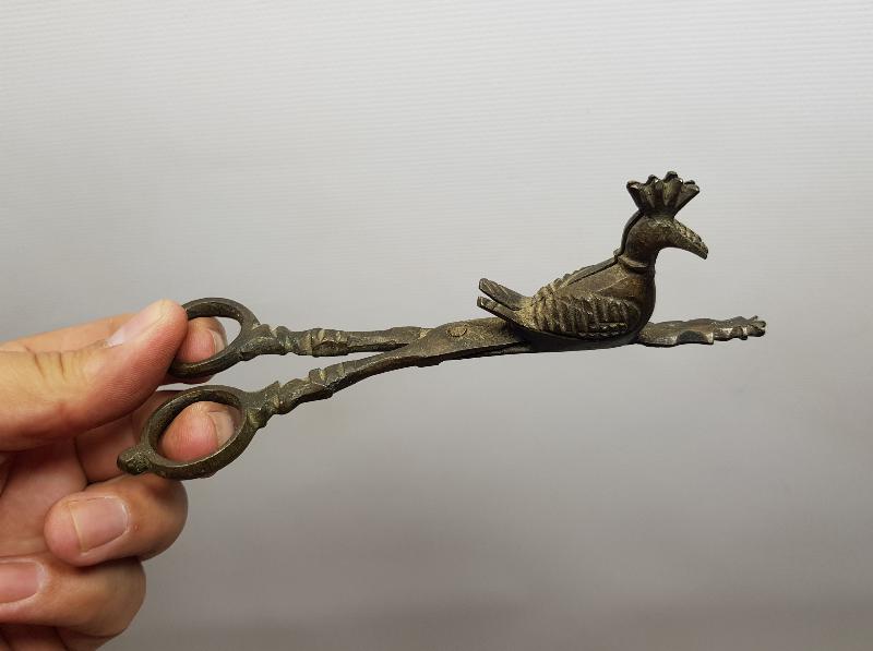 OSMANLI DÖNEMİ ERMENİ İŞİ TAVUSKUŞU FORMLU MUM MAKASI