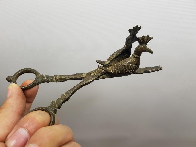 OSMANLI DÖNEMİ ERMENİ İŞİ TAVUSKUŞU FORMLU MUM MAKASI