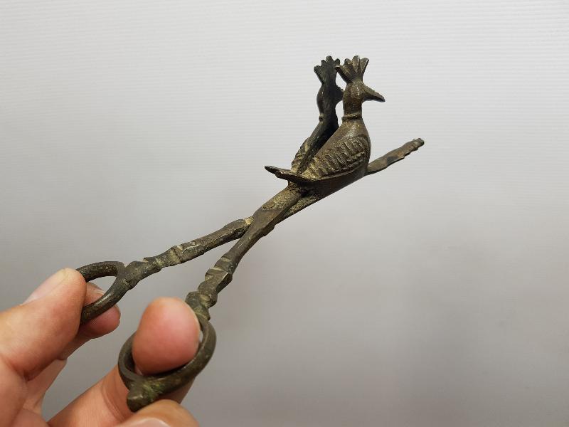 OSMANLI DÖNEMİ ERMENİ İŞİ TAVUSKUŞU FORMLU MUM MAKASI