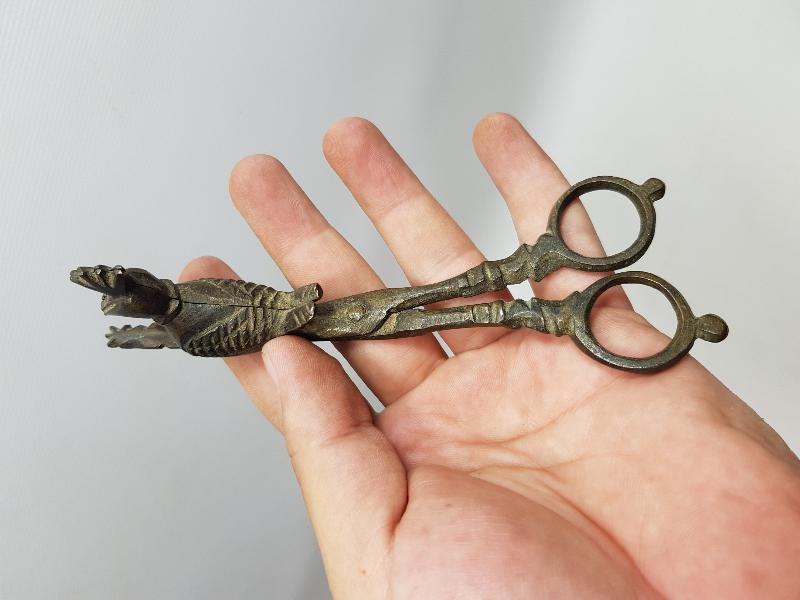 OSMANLI DÖNEMİ ERMENİ İŞİ TAVUSKUŞU FORMLU MUM MAKASI