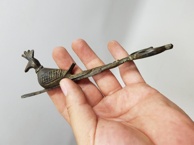 OSMANLI DÖNEMİ ERMENİ İŞİ TAVUSKUŞU FORMLU MUM MAKASI