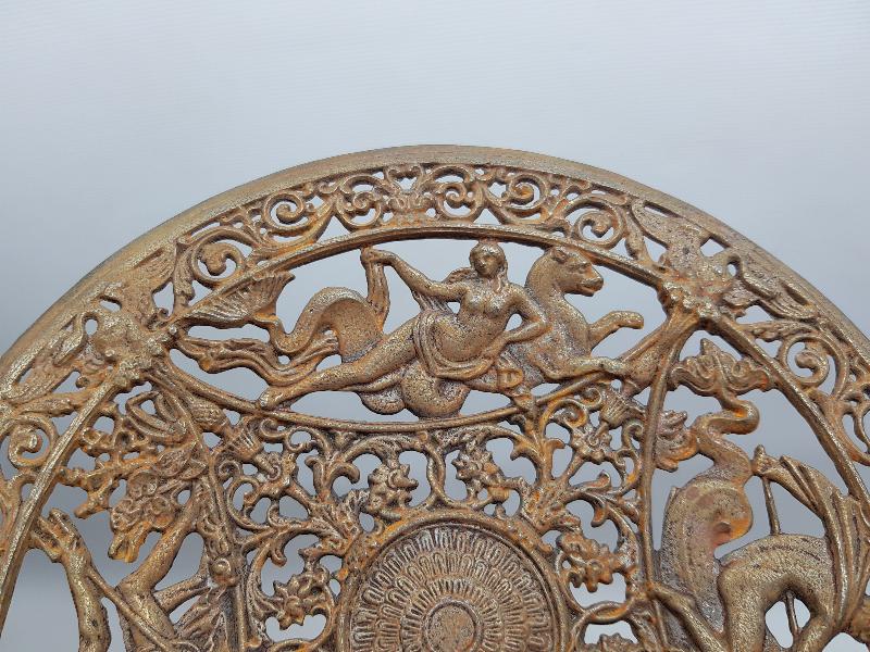 TANRI VE TANRIÇALAR İŞLENMİŞ NADİR METAL TABAK