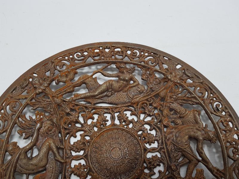 TANRI VE TANRIÇALAR İŞLENMİŞ NADİR METAL TABAK