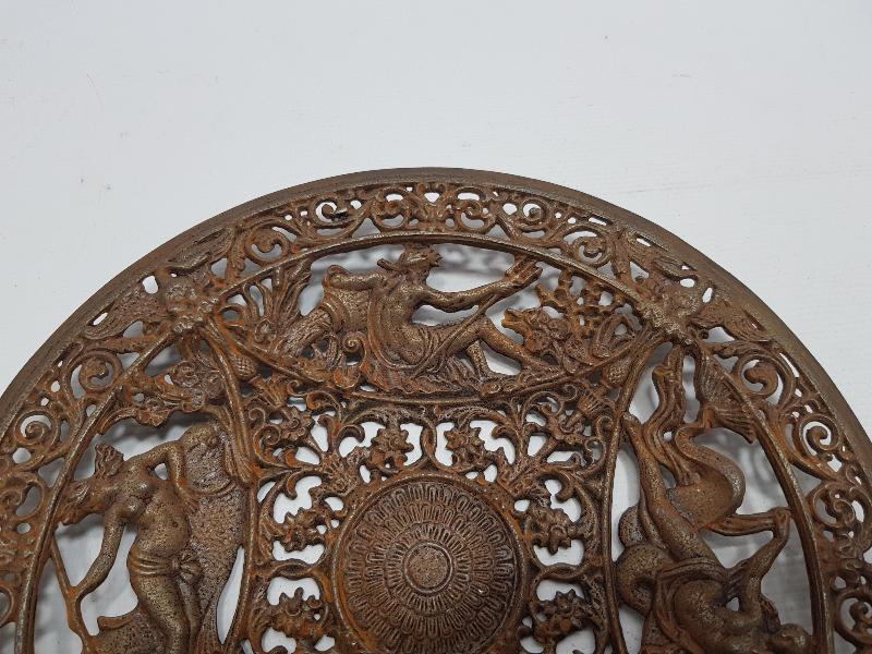 TANRI VE TANRIÇALAR İŞLENMİŞ NADİR METAL TABAK