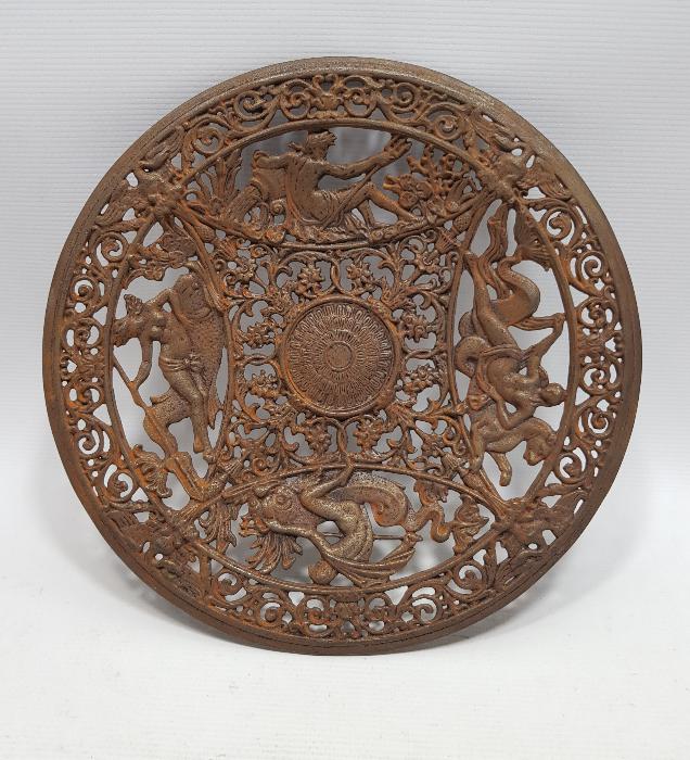 TANRI VE TANRIÇALAR İŞLENMİŞ NADİR METAL TABAK