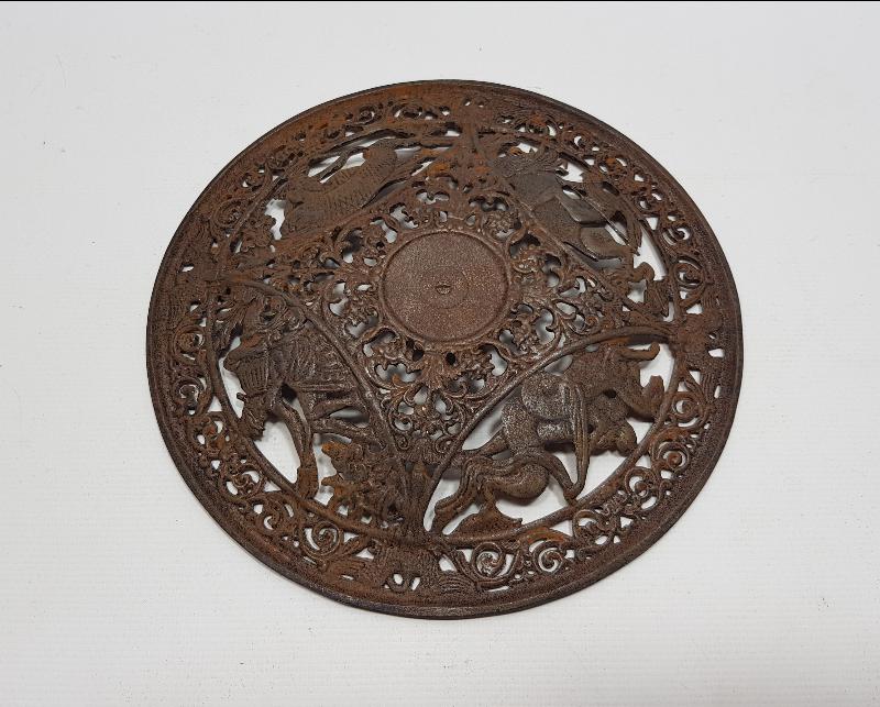 TANRI VE TANRIÇALAR İŞLENMİŞ NADİR METAL TABAK