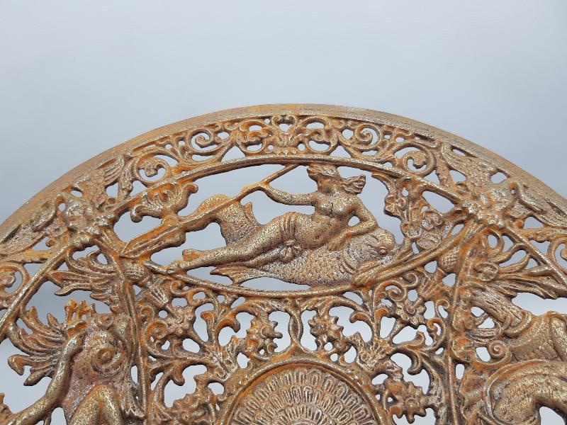 TANRI VE TANRIÇALAR İŞLENMİŞ NADİR METAL TABAK