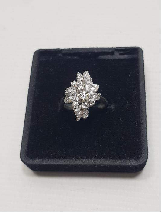 ÇİÇEK FORMLU PIRLANTA YÜZÜK