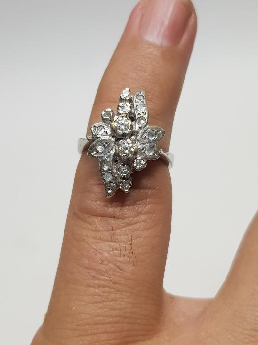 ÇİÇEK FORMLU PIRLANTA YÜZÜK