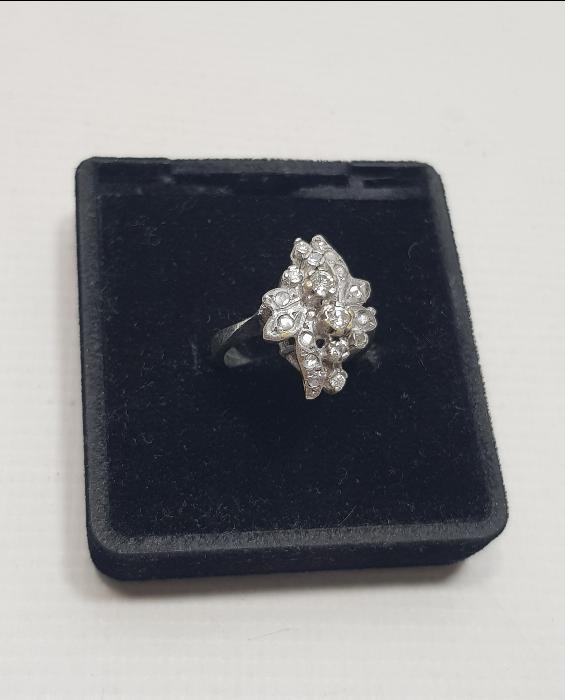 ÇİÇEK FORMLU PIRLANTA YÜZÜK