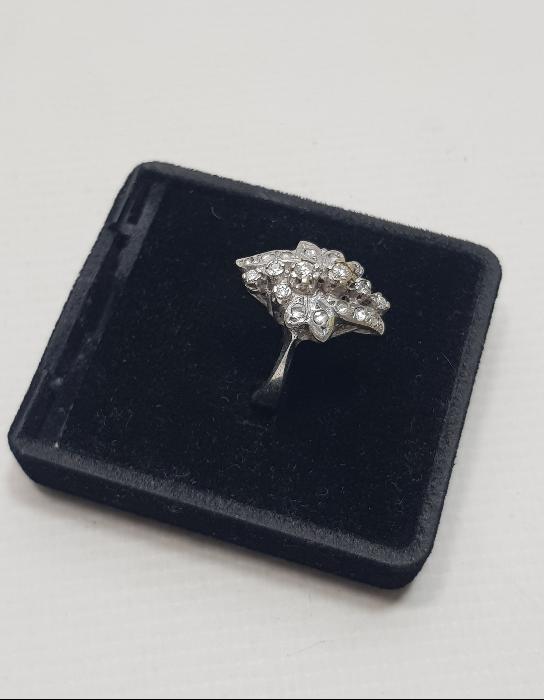 ÇİÇEK FORMLU PIRLANTA YÜZÜK