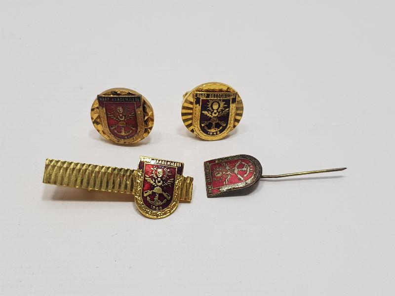 HARP AKADEMİLERİ MİNELİ ROZET, KIRAVAT İĞNESİ VE KOL DÜĞMELERİ LOTU