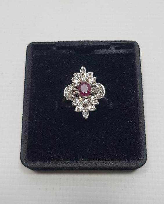 ORTASI YAKUT TAŞLI PIRLANTA YÜZÜK