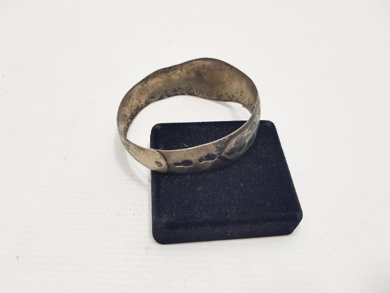 YADİGAR YAZILI SAVATLI GÜMÜŞ BİLEZİK