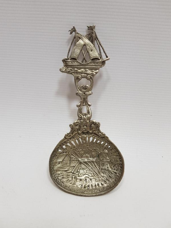 YELKENLİ VE DEĞİRMEN GÖRSELLİ GÜMÜŞ DUVAR KAŞIĞI