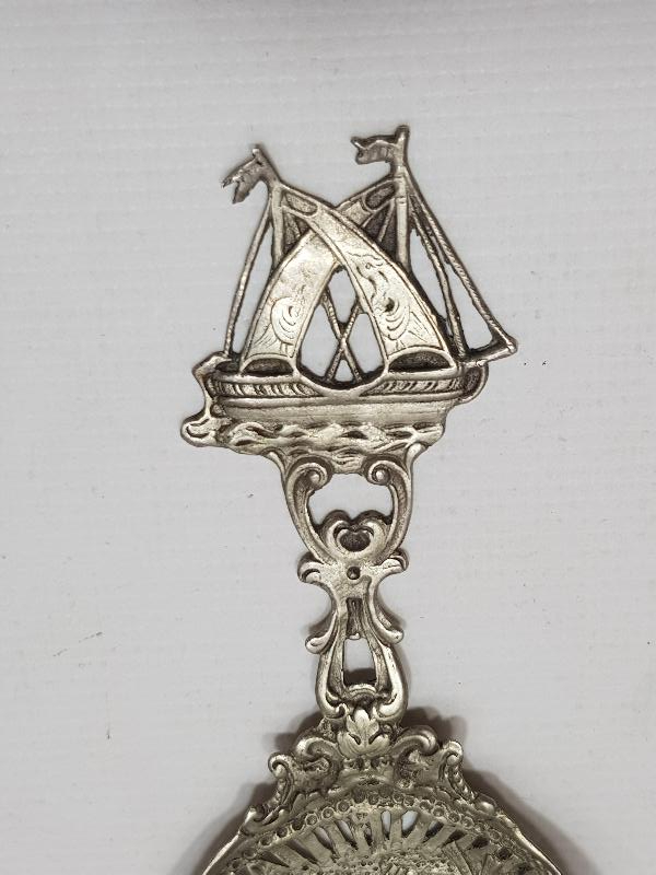 YELKENLİ VE DEĞİRMEN GÖRSELLİ GÜMÜŞ DUVAR KAŞIĞI