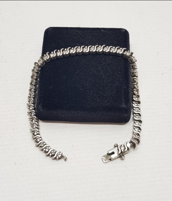 ZİRKON TAŞLARLA SÜSLÜ GÜMÜŞ BİLEKLİK