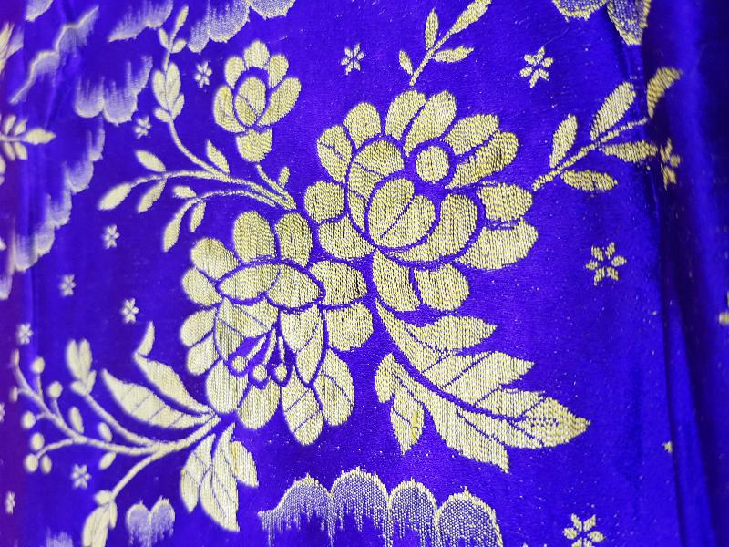 OSMANLI DÖNEMİ ALTIN SIRMA İŞLEMELİ HEREKE İPEK BOHÇA