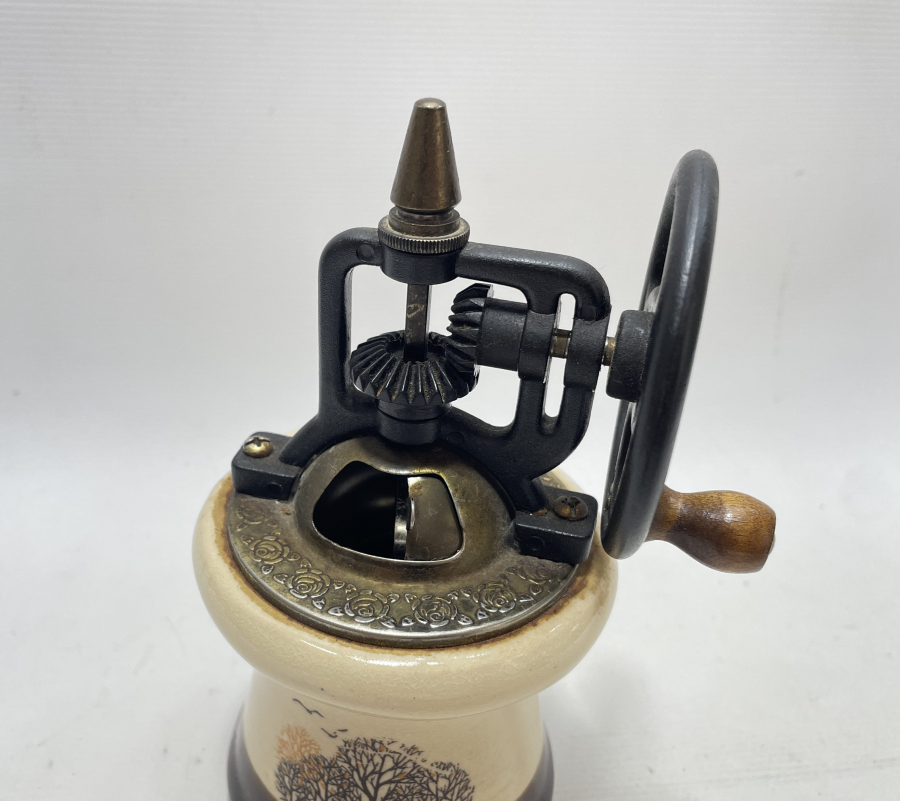 AVRUPA YAPIMI SANATÇI İMZALI KAHVE DEĞİRMENİ