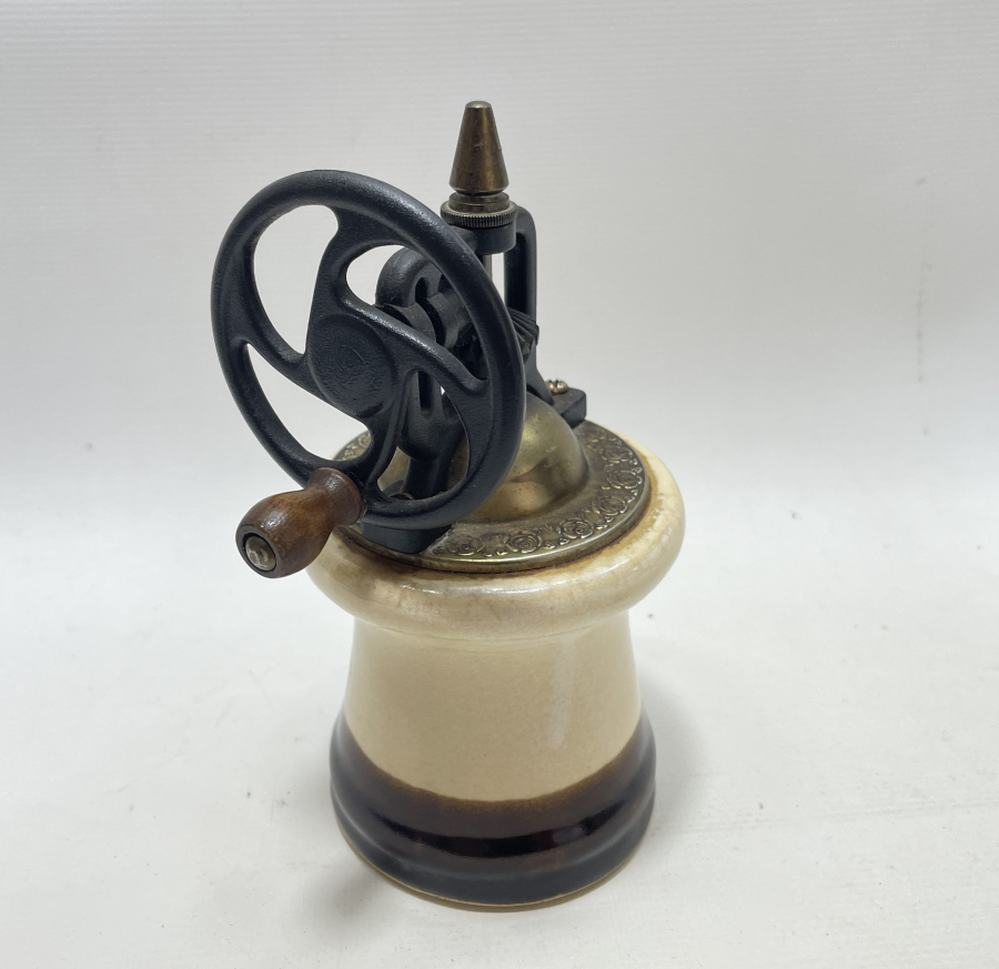 AVRUPA YAPIMI SANATÇI İMZALI KAHVE DEĞİRMENİ