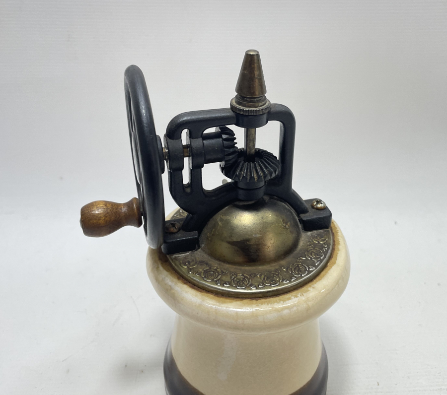 AVRUPA YAPIMI SANATÇI İMZALI KAHVE DEĞİRMENİ