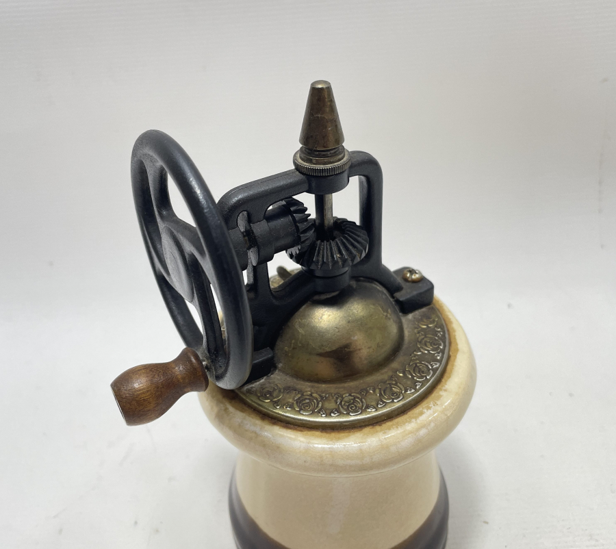 AVRUPA YAPIMI SANATÇI İMZALI KAHVE DEĞİRMENİ