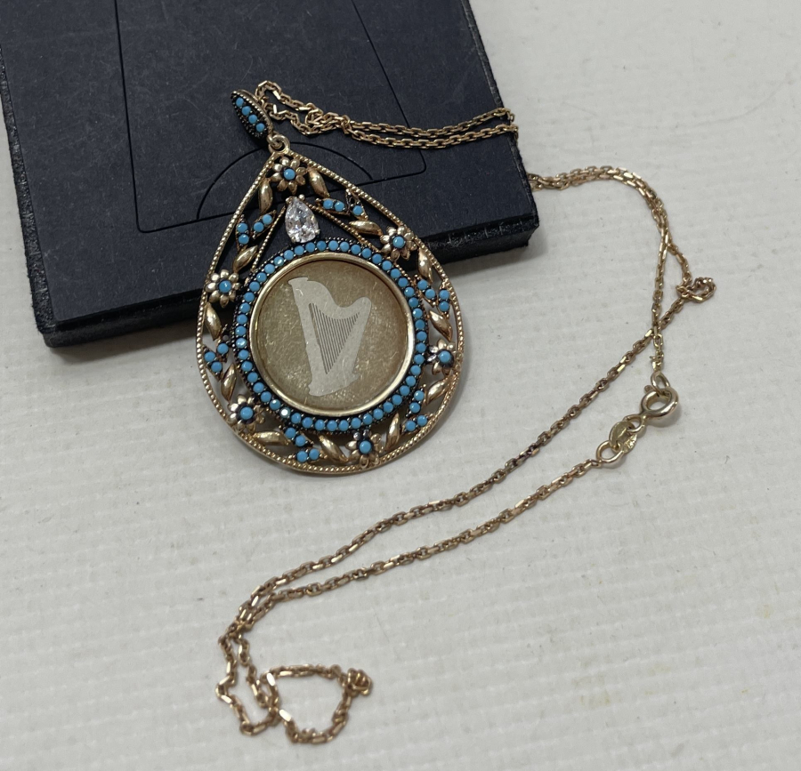 TURKUAZ TAŞLI VE ALTIN KAPLAMA ÖZEL YAPIM ARP GÖRSELLİ GÜMÜŞ KOLYE UCU